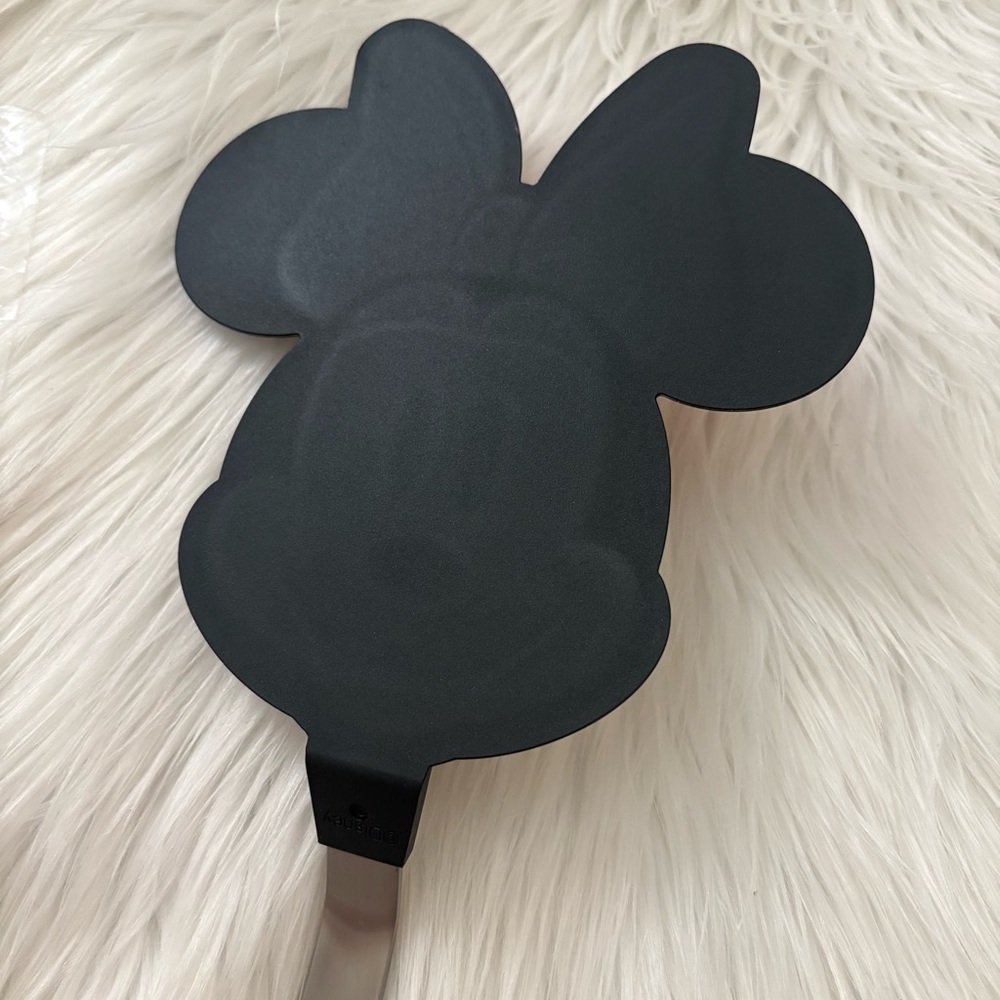 Williams Sonoma x Disney Mickey Spatula NWT and Minnie Flex Spatula NWOT - Picture 4 of 9